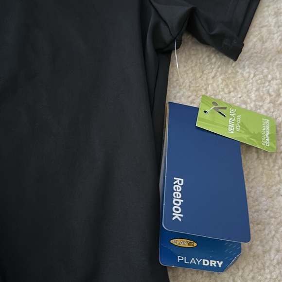 NEW WITH TAGS Reebok sweat wicking exercise shirt - Picture 2 of 4